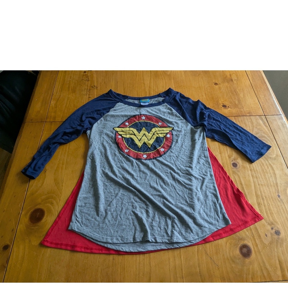 Wonder Woman Raglan Baseball Tee with Attached Cape Grey Blue Red Large AJT20340